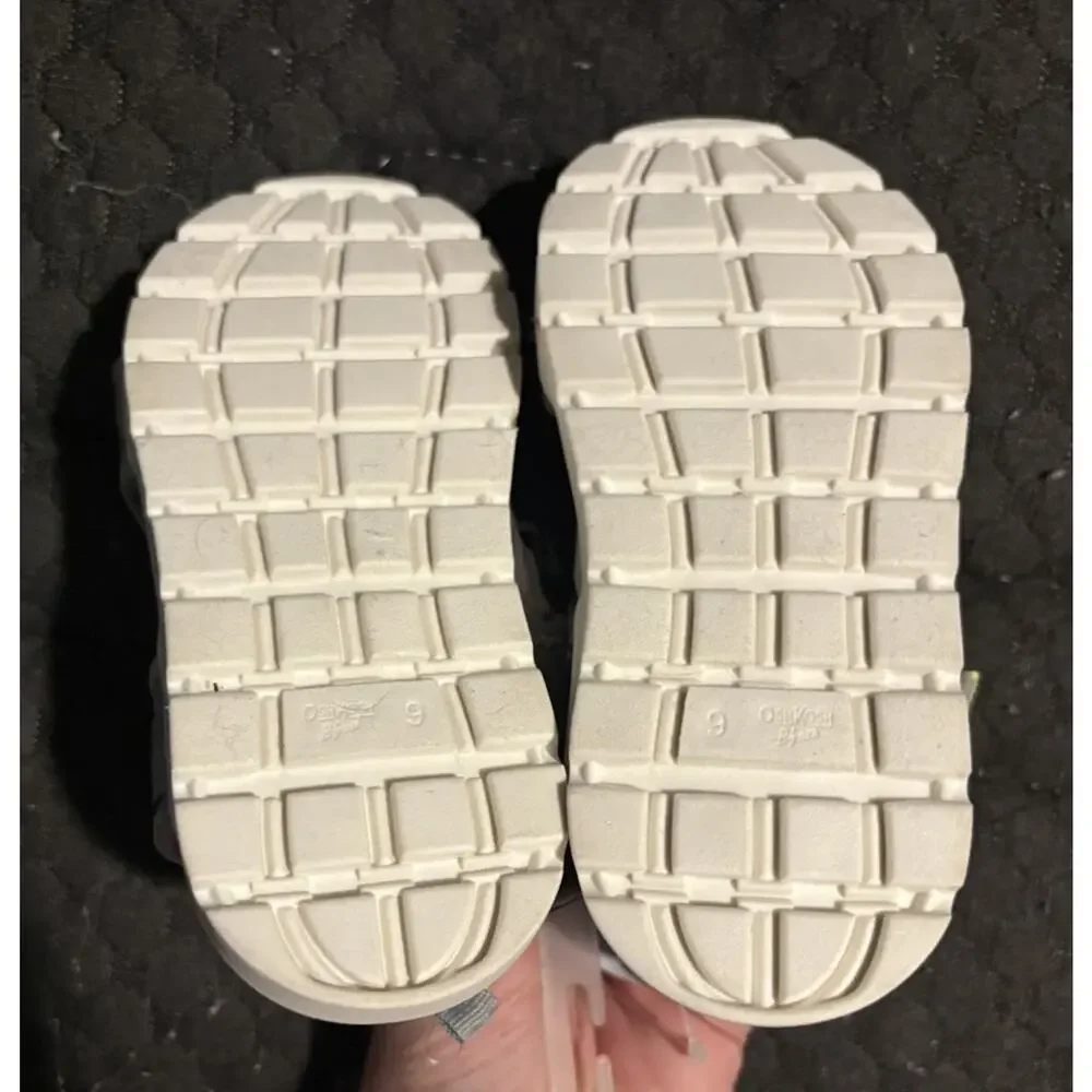 OshKosh B'gosh Gray Yellow Strappy Hook & Loop Sandals Kids US 9